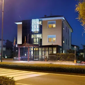 *** Hotel Victoria Italy